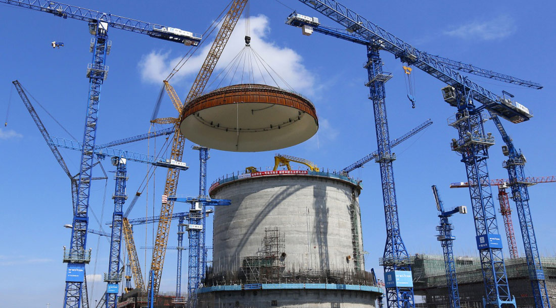 我国自主三代核电"华龙一号"示范项目完成穹顶吊装